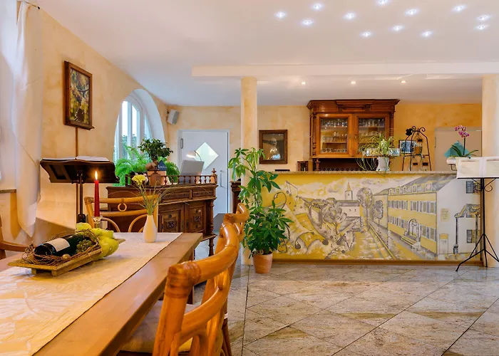 路易摩泽尔酒店 3* Köwerich